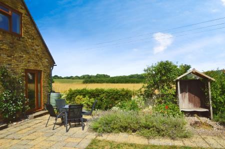 3 bedroom Detached house to let in Roestock Lane, Colney Heath, AL4