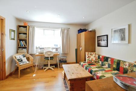 3 bedroom Detached house to let in Roestock Lane, Colney Heath, AL4