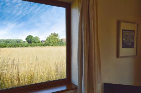 3 bedroom Detached house to let in Roestock Lane, Colney Heath, AL4