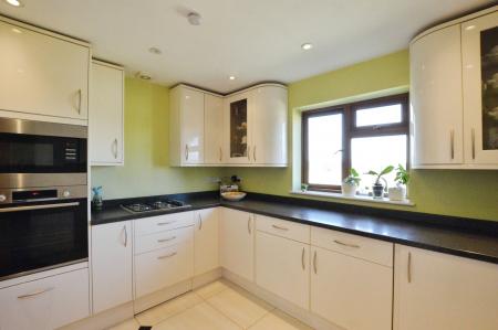 3 bedroom Detached house to let in Roestock Lane, Colney Heath, AL4