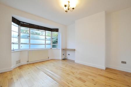 2 bedroom Flat to let in Windermere Avenue, Queen's Park, NW6
