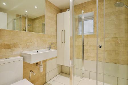 2 bedroom Flat to let in Windermere Avenue, Queen's Park, NW6