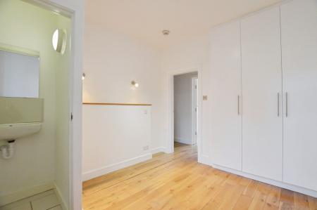 2 bedroom Flat to let in Windermere Avenue, Queen's Park, NW6