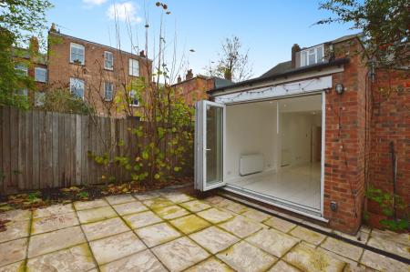 2 bedroom Flat to let in Windermere Avenue, Queen's Park, NW6