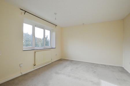 3 bedroom Flat to let in Tudor Road, St Albans, AL3