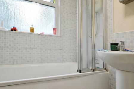 2 bedroom Flat to let in Lemsford Road, St Albans, AL1