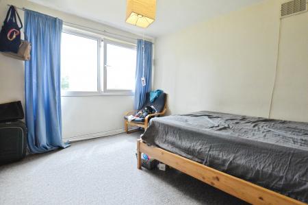 2 bedroom Flat to let in Lemsford Road, St Albans, AL1