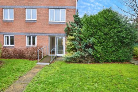 2 bedroom Flat to let in Endymion Mews, Hatfield, AL10