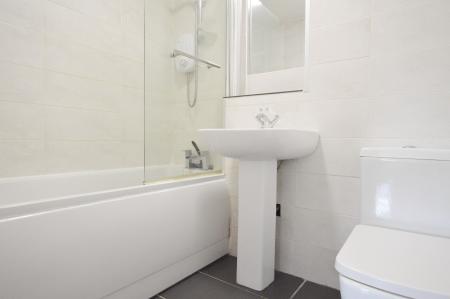 1 bedroom Flat to let in Hawkshill, St Albans, AL1