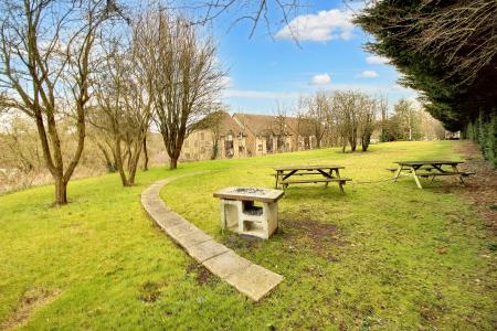 1 bedroom Flat to let in Hawkshill, St Albans, AL1