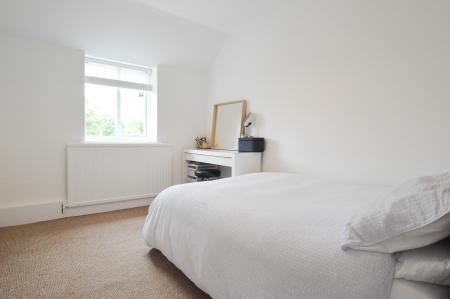 1 bedroom Flat to let in Hawkshill, St Albans, AL1