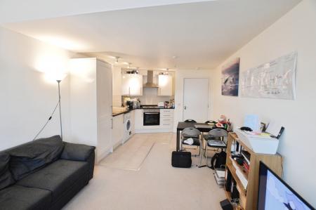 1 bedroom Flat to let in Approach Road, St Albans, AL1