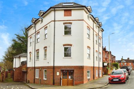 1 bedroom Flat to let in Approach Road, St Albans, AL1