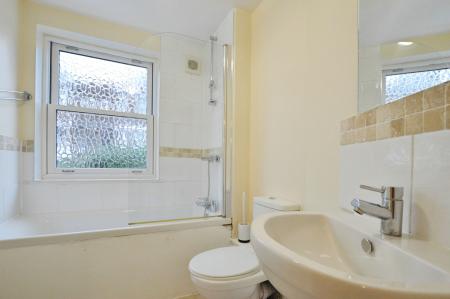 1 bedroom Flat to let in Approach Road, St Albans, AL1
