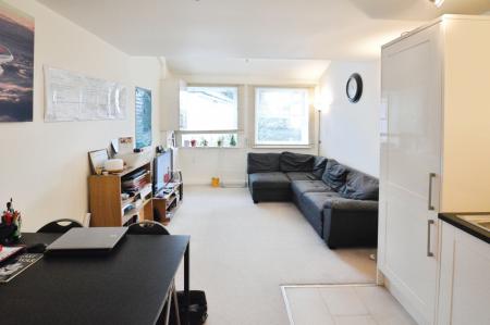1 bedroom Flat to let in Approach Road, St Albans, AL1