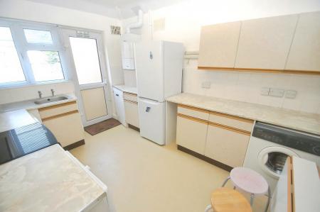 2 bedroom Bungalow to let in Driftwood Avenue, St Albans, AL2