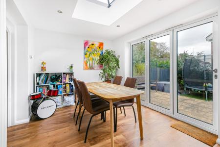 3 bedroom Link detached house to let in Longacres, St Albans, AL4