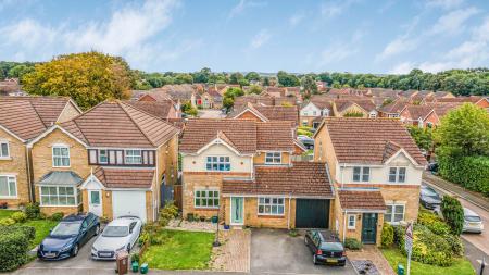 3 bedroom Link detached house to let in Longacres, St Albans, AL4