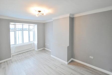 1 bedroom Flat to let in Hatfield Road, St Albans, AL1