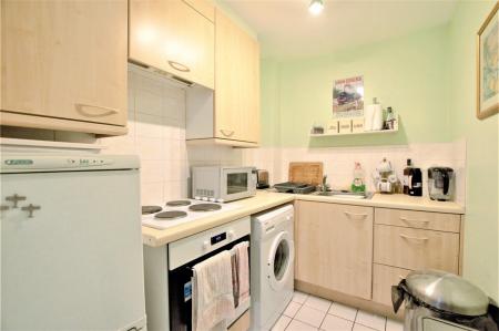 1 bedroom Flat to let in Park View Close, St Albans, AL1