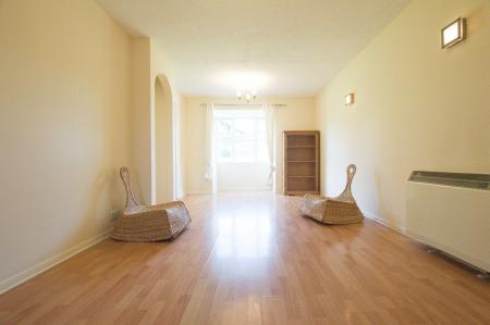 2 bedroom Flat to let in Milford Road, St Albans, AL4