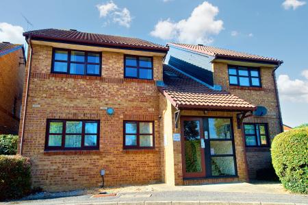 2 bedroom Flat to let in Milford Road, St Albans, AL4