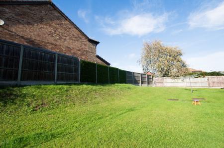 2 bedroom Flat to let in Milford Road, St Albans, AL4