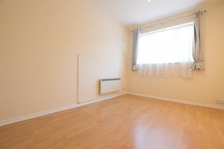 2 bedroom Flat to let in Milford Road, St Albans, AL4