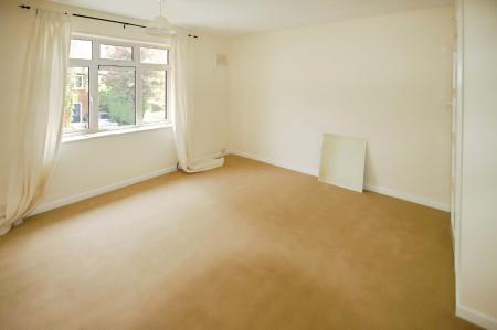 3 bedroom Semi-detached house to let in Hazelwood Drive, St Albans, AL4