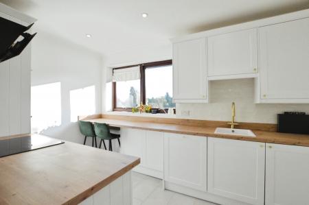 2 bedroom Maisonette to let in Hatfield Road, Smallford, AL4