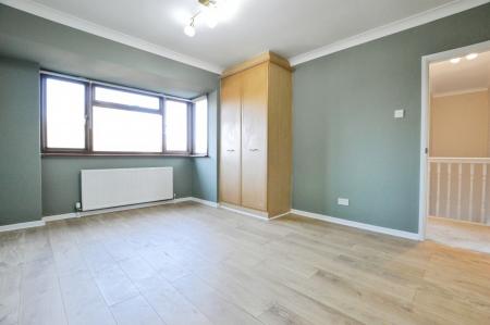 2 bedroom Maisonette to let in Hatfield Road, Smallford, AL4
