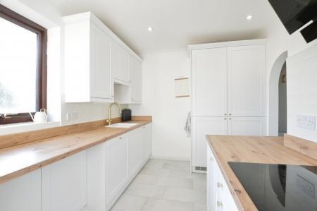 2 bedroom Maisonette to let in Hatfield Road, Smallford, AL4