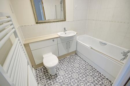 1 bedroom Flat to let in Parkhouse Court, Hatfield, AL10