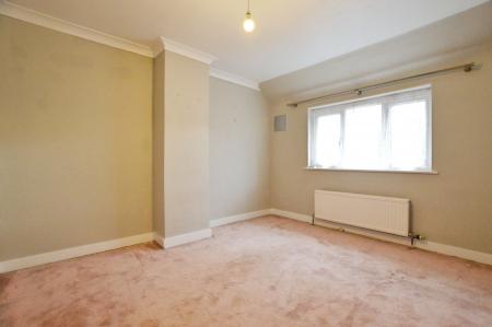 3 bedroom House to let in Harvey Road, London Colney, AL2