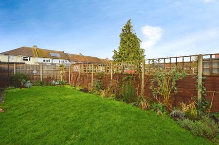 3 bedroom House to let in Harvey Road, London Colney, AL2