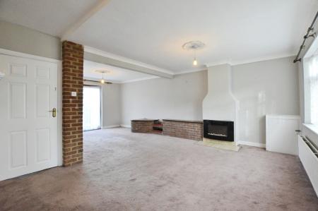 3 bedroom House to let in Harvey Road, London Colney, AL2