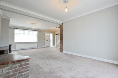 3 bedroom House to let in Harvey Road, London Colney, AL2