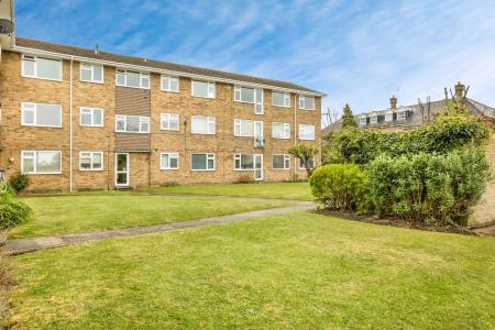1 bedroom Flat to let in Carlisle Avenue, St Albans, AL3