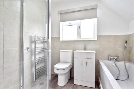 3 bedroom Detached house for sale in Oaklands Lane, St Albans, AL4