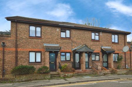 2 bedroom Flat to let in Glenbower Court, St Albans, AL4