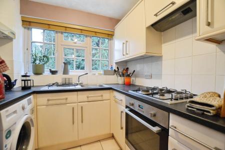 2 bedroom Flat to let in King Harry Lane, St Albans, AL3
