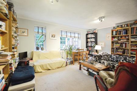 2 bedroom Flat to let in King Harry Lane, St Albans, AL3