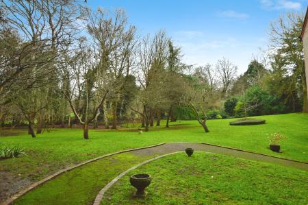 2 bedroom Flat to let in King Harry Lane, St Albans, AL3