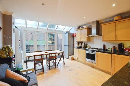 3 bedroom Terraced House to let in Albion Road, St Albans, AL1