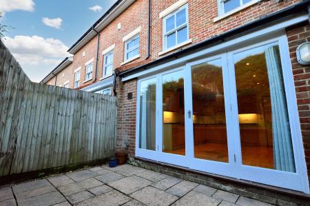 3 bedroom Terraced House to let in Albion Road, St Albans, AL1
