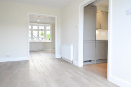 3 bedroom Detached house to let in Watford Road, St Albans, AL2