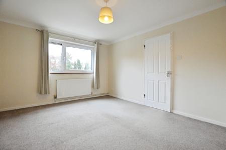 2 bedroom Flat to let in Riverside Road, St Albans, AL1