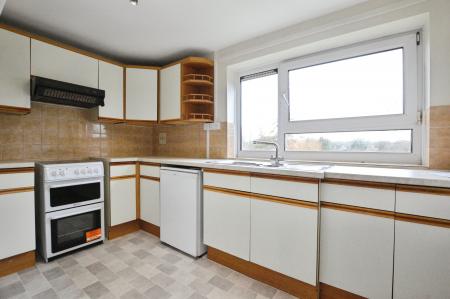 2 bedroom Flat to let in Riverside Road, St Albans, AL1