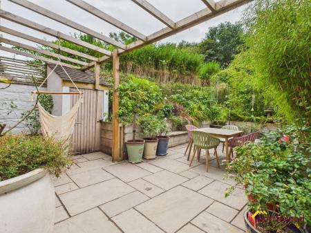 2 bedroom Semi-detached house for sale in Grosvenor Road, Meir, Stoke-on-Trent, ST3