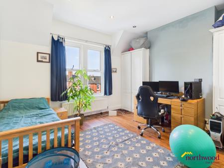 4 bedroom Town house for sale in High Street, Stoke-on-Trent, ST5